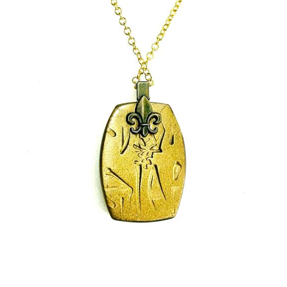 Green and Gold Tone Enamel Front Etched Pendant Gold Tone Necklace - Picture 6 of 6